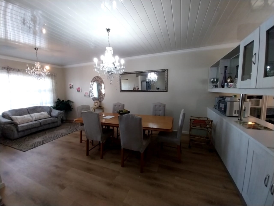 3 Bedroom Property for Sale in Van Riebeeck Park Western Cape